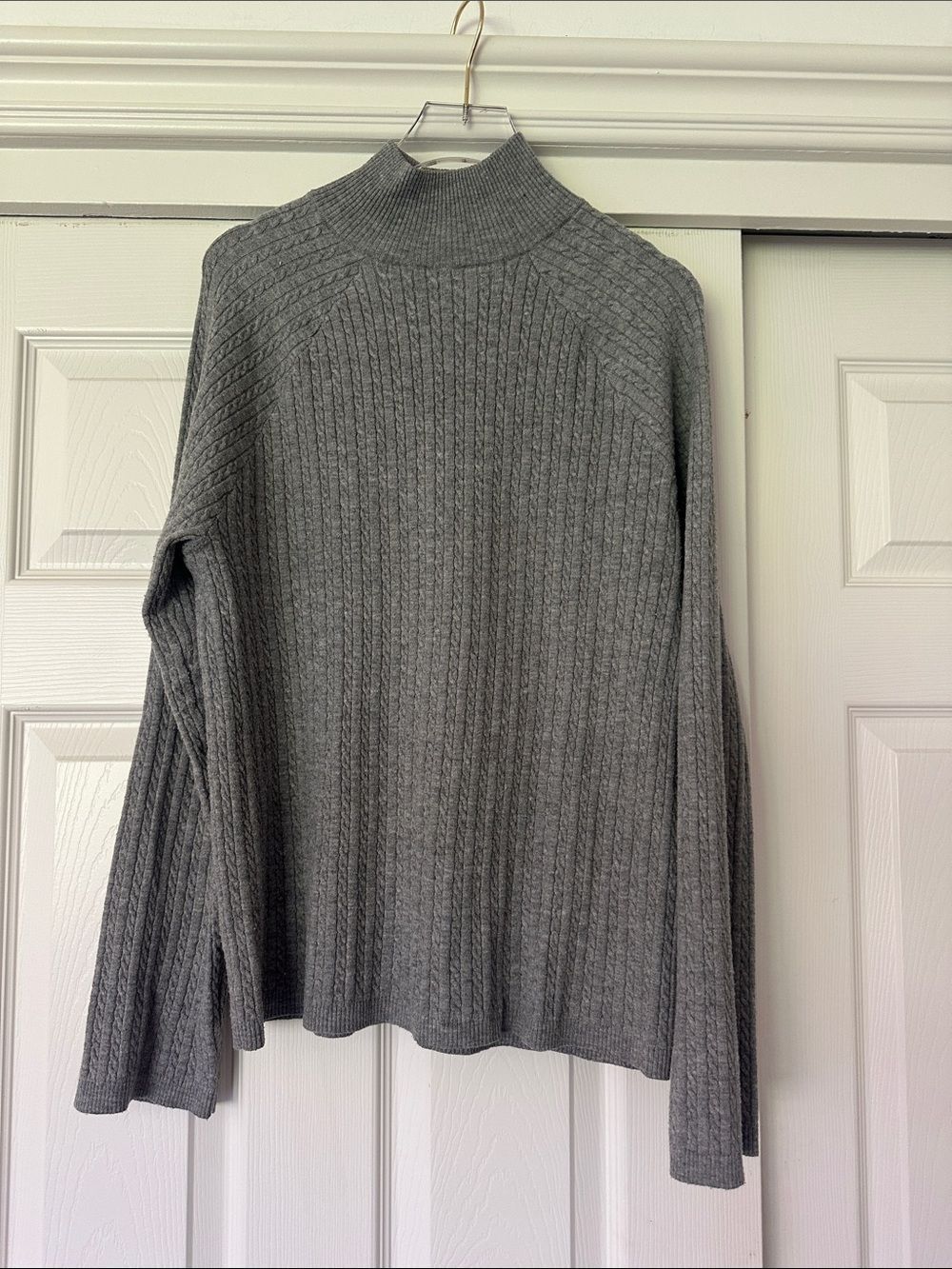 Rachel Parcell Light Gray Ribbed Knit Sweater